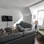 Rooftop Greenehouse Suite